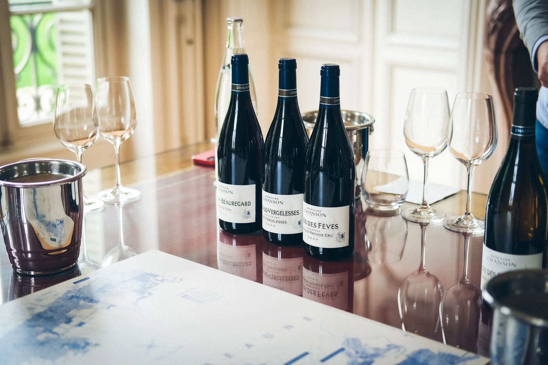 Sommelier Wine Staging